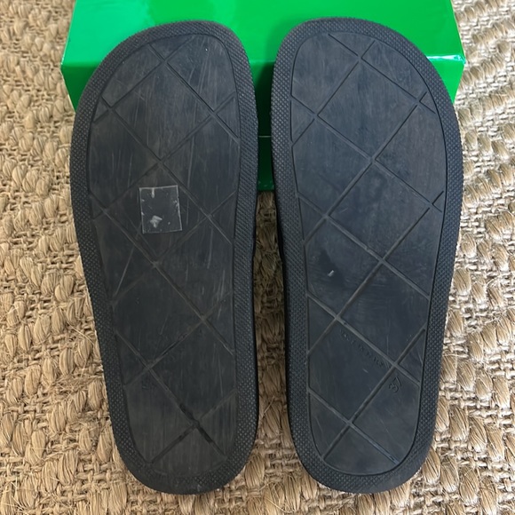 Bottega Venetta Black Rubber Slides - Picture 4 of 4